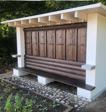 Replika Plečnikovega čebelnjaka s Češke na Balkonu na barje (od l. 2021)