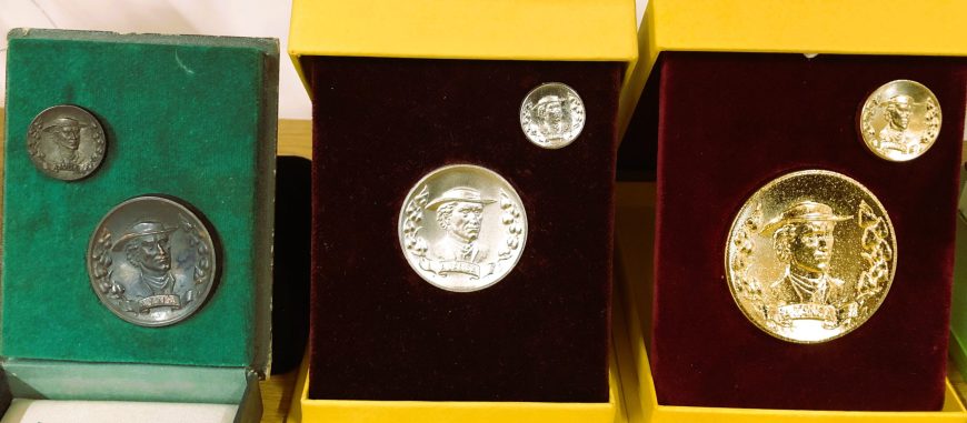 Bronasto, srebrno in zlato odlikovanje Antona Janše